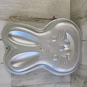 Wilton bunny head bunny cake pan 12" x 9"  2105-2074